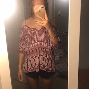 SIZE SMALL COLD SHOULDER TOP